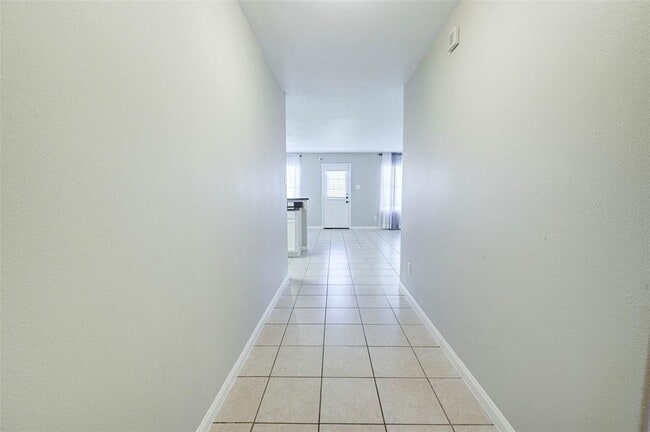 Building Photo - 9814 Garnet Springs Dr