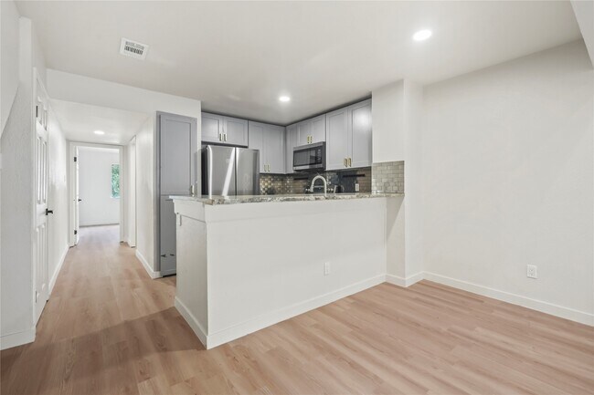 Building Photo - 16800 Sugar Pine Dr