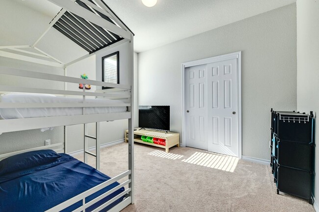 Building Photo - 1349 Eagle Ray St