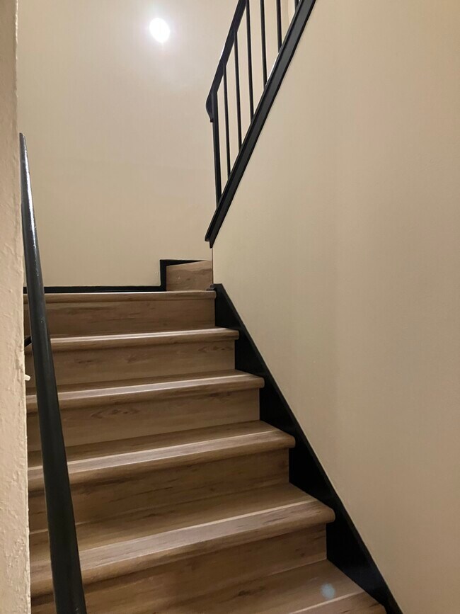 Building Photo - 626 Trailwood Ct