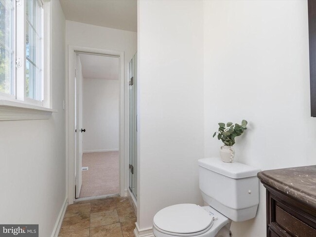 Building Photo - 402 S Cherry Grove Ave