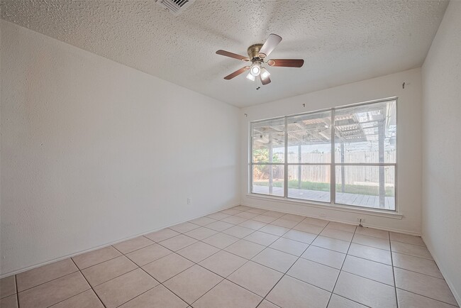 Building Photo - 2107 Creekshire Dr