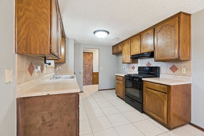 Building Photo - 1205 Swan Lake Rd