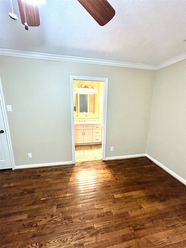 Building Photo - 5022 Darnell St