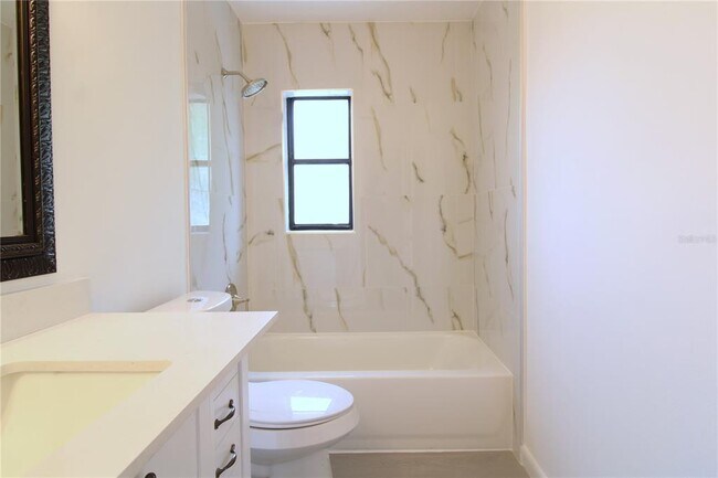 Building Photo - 1926 Honour Rd