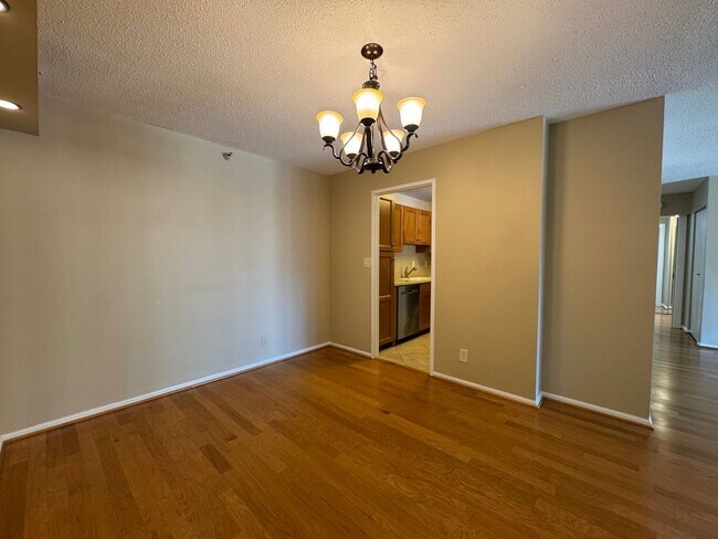 Building Photo - Luxurious Double Suite Condo With 2 Full Baths and Sunroom In Desired Belvedere Condominiums