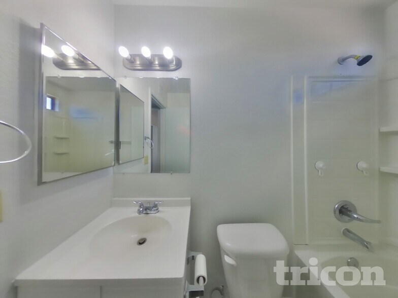 Building Photo - 313 W Nopal Pl