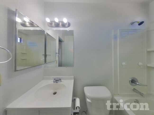 Building Photo - 313 W Nopal Pl