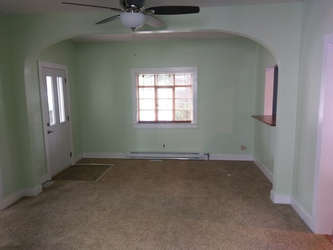 Building Photo - 502 Eben Ave