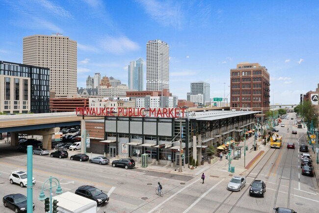 Building Photo - 541 E Erie St