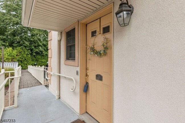 Building Photo - 453 Springfield Ave