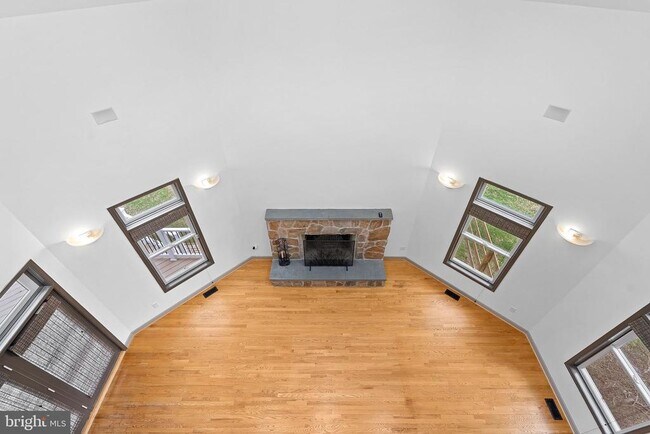 Building Photo - 19451 Youngs Cliff Rd