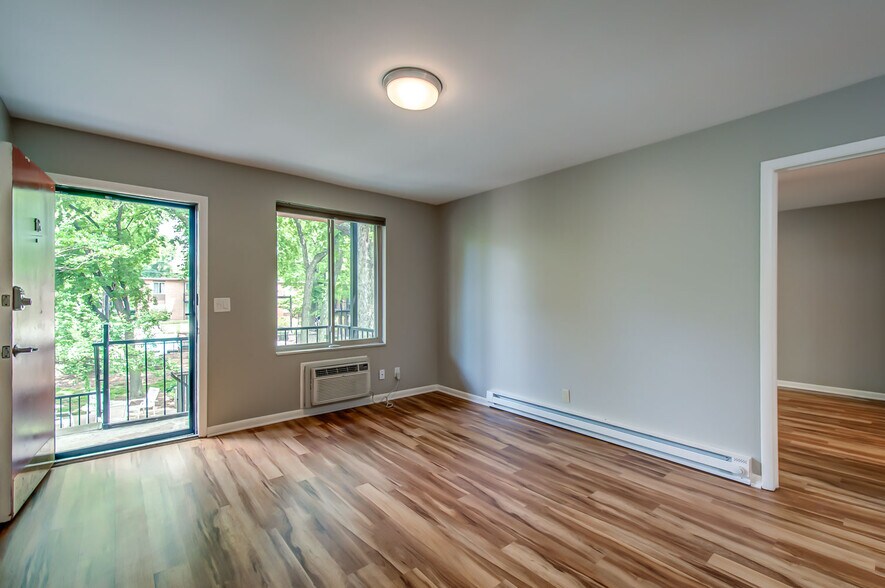 Building Photo - 3600 Hillsboro Pike