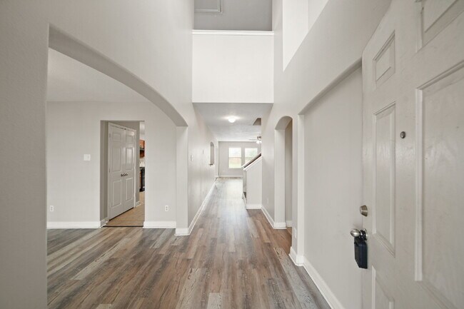 Building Photo - Spacious 4-Bedroom Home in Winfield Lakes