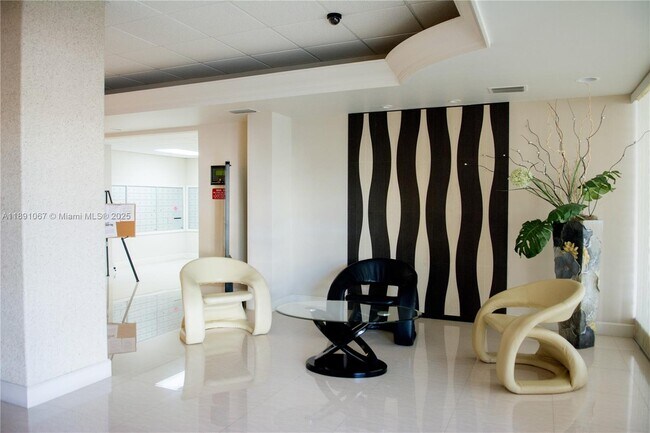 Building Photo - 1833 S Ocean Dr