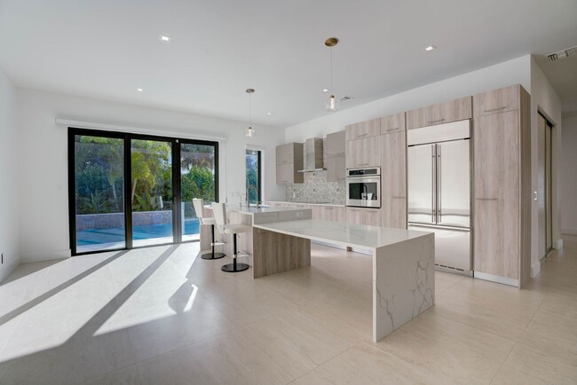 Building Photo - Modern Home in Palm Beach Gardens, Just Mi...