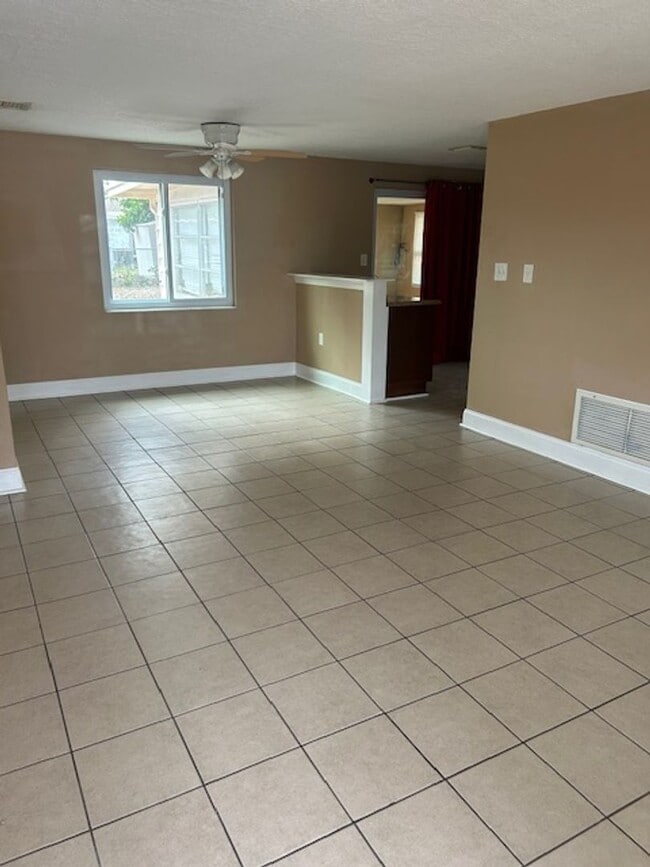 Building Photo - 2/1 available now