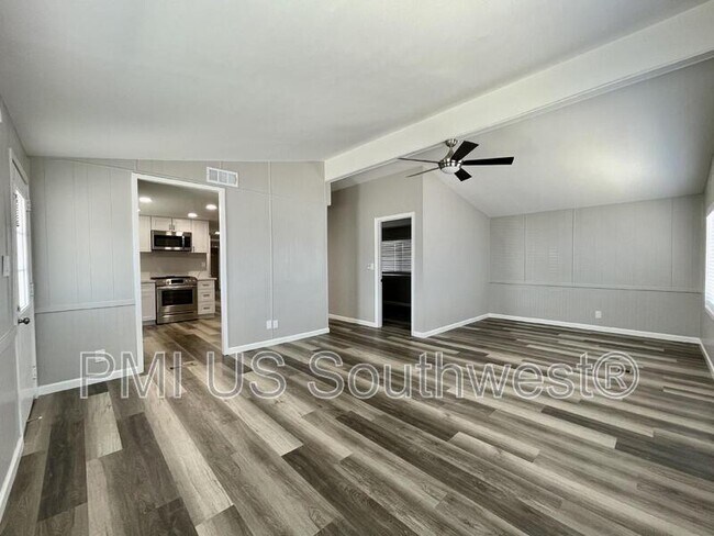 Building Photo - 738 Swan Dr