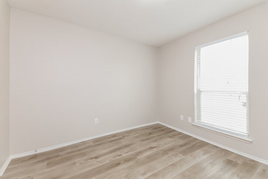 Building Photo - 708 Mackenzi Dr