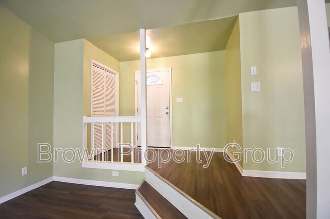 Building Photo - 518 Singletary Pl