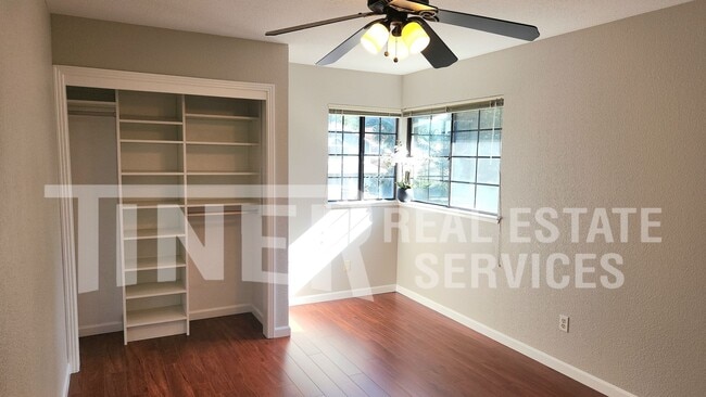 Building Photo - 413 Unity Ct