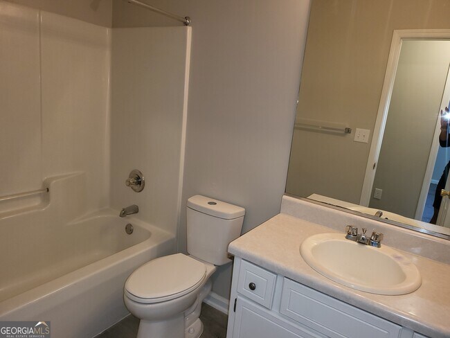 Building Photo - 4365 White Pines Ct