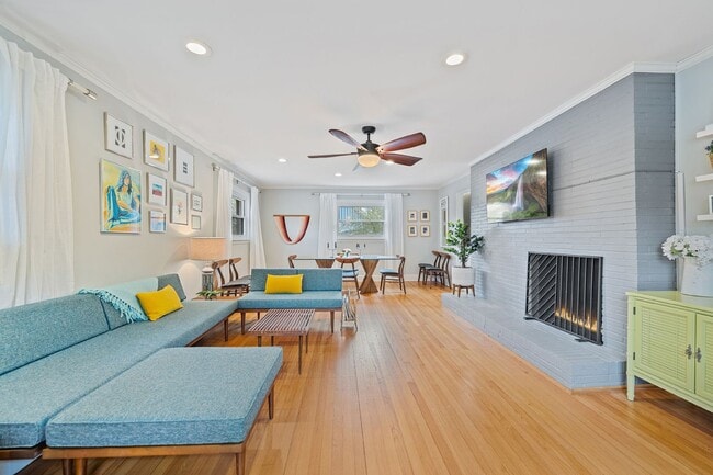 Building Photo - Available Early July! - Beautiful Furnished 3 Bed/2 Bath Home Close to Duke and Downtown Durham