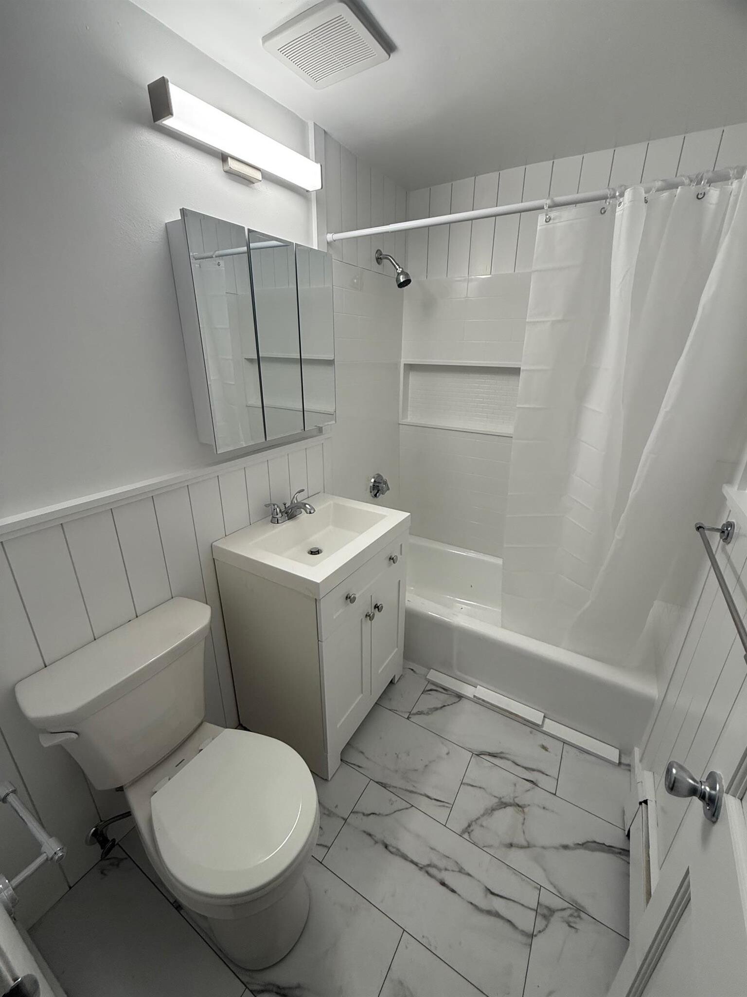 Building Photo - 240 Belmont St