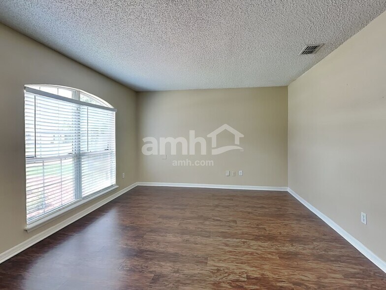 Building Photo - 10191 Wood Dove Way