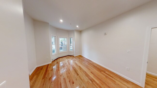 Primary Photo - 130 Putnam St