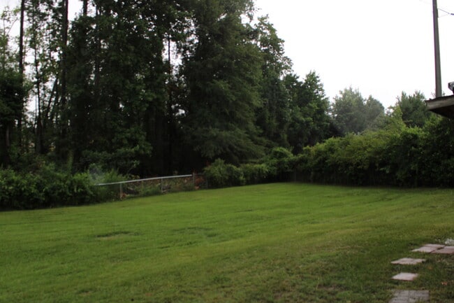 Building Photo - 810 S Willowick Dr