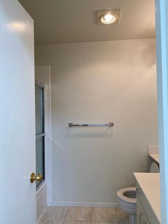 Building Photo - 15 Invincible Ct