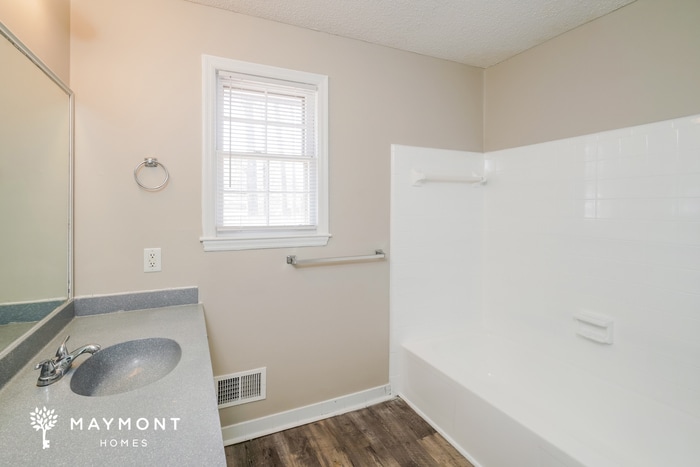 Building Photo - 2716 Diane Dr