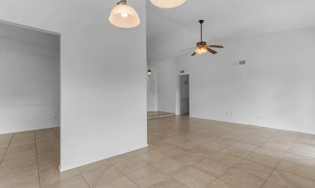 Building Photo - 2935 S Mollera