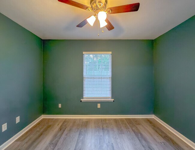 Building Photo - LOVELY & Modern NW 2/1 w/ New Flooring & Huge Privacy Fenced Yard that Inc Lawn Maintenance! Avai...