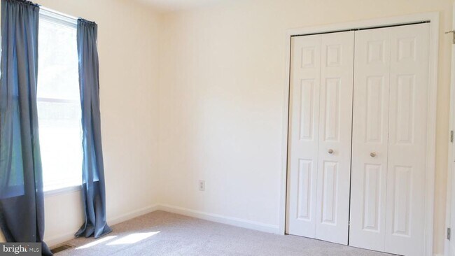 Building Photo - 2051 Collins Ct