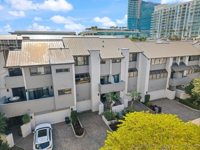 Building Photo - 16 Portside Dr
