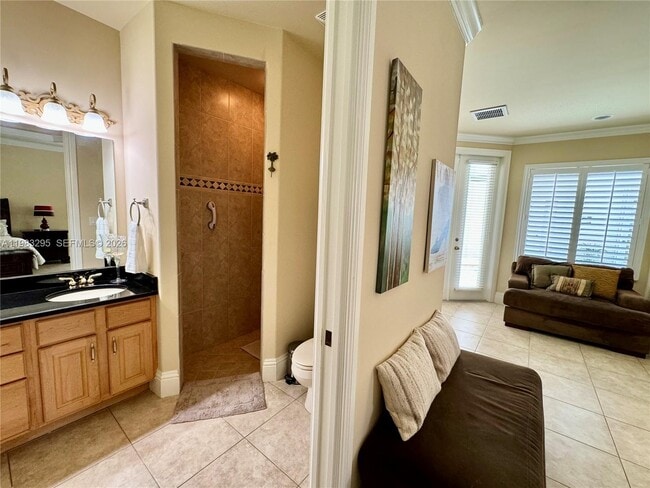 Building Photo - 1740 Ludlow Rd