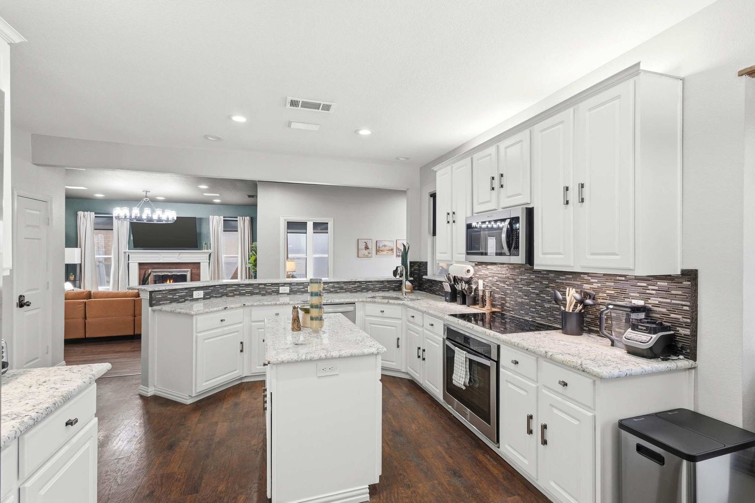 Building Photo - 5717 Christy Ln