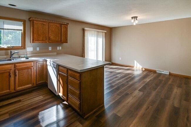 Building Photo - 309 Trail Side Dr