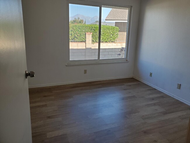 front bedroom - 1278 Messina Pl