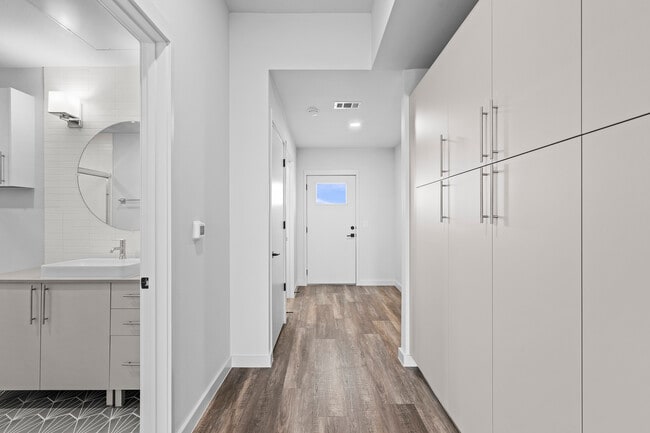 Building Photo - 4004 Banister Ln