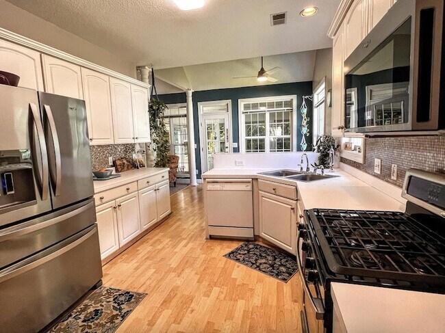 Building Photo - 1721 Fox Ridge Ct