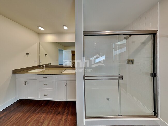 Building Photo - 6550 Spriggel St