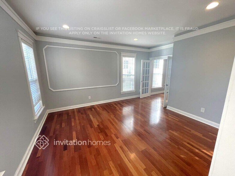 Building Photo - 15527 Barnsbury Dr