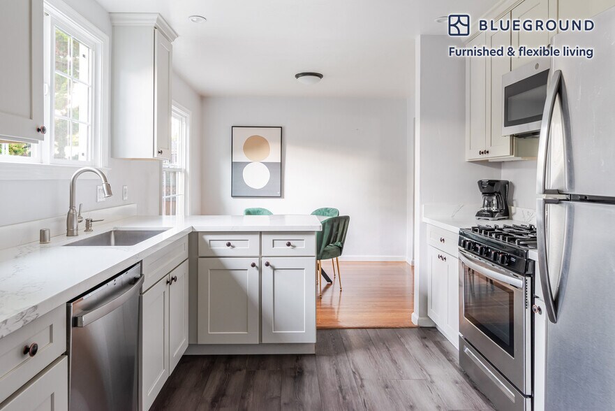 Building Photo - 252 C St