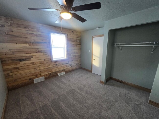 Building Photo - VIDEOTOUR: 3-Bedroom Country home with Garage and more! PETS WELCOME