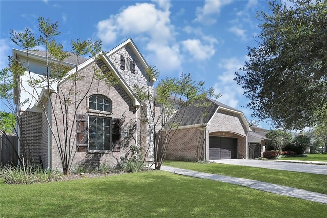 Building Photo - 5738 Ariel St