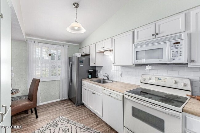 Building Photo - 10362 W Oakmont Dr