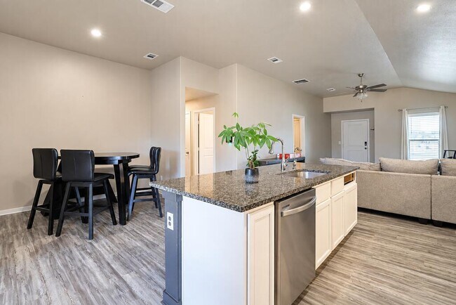 Building Photo - 9425 Ratliff Ridge Ave